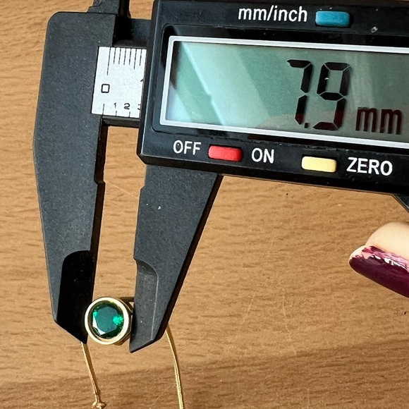 VINTAGE 14K YELLOW GOLD SYNTHETIC EMERALD SOLITAIRE PENDANT SNAKE CHAIN NECKLACE - Picture 10 of 16